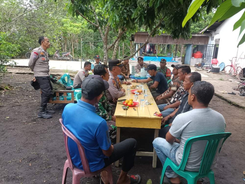 Sukseskan Pilkada, Ini Pesan Polsek Tempuling saat Sambangi Desa Harapan Jaya