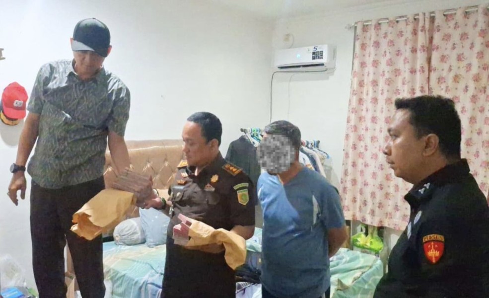 Geledah Dua Lokasi, Penyidik Kejati Sumsel Amankan Sejumlah Uang dan Motor Mewah