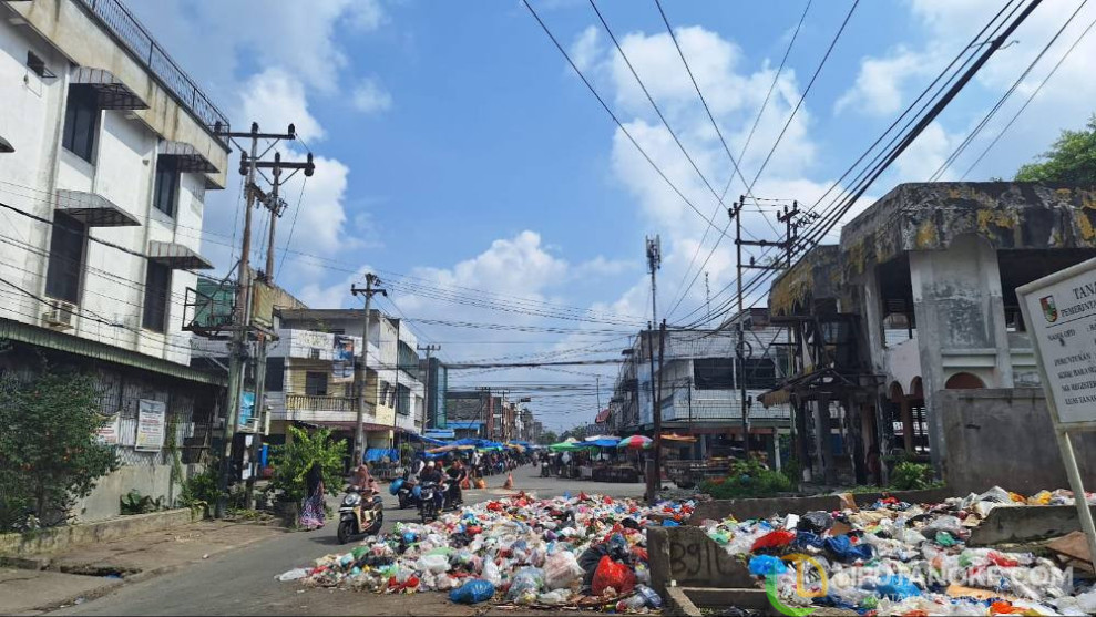 Sampah Menumpuk di Pasar Kodim, TPS Ilegal Kian Meresahkan di Kota Pekanbaru