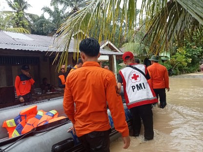 Banjir Merendam Ratusan Rumah Warga di Desa Petapahan, BPBD dan PMI Turun Tangan