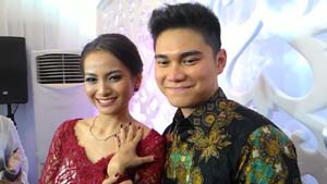 Acha Septriasa dan Vicky Kharisma saat Lamaran