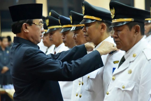 HM Wardan Lantik 199 Pejabat Pemkab Inhil