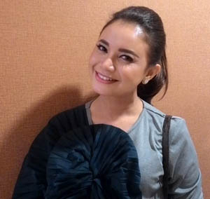 Efek Film Dilan, Rossa Pamer Foto Jadul Bersama Pria