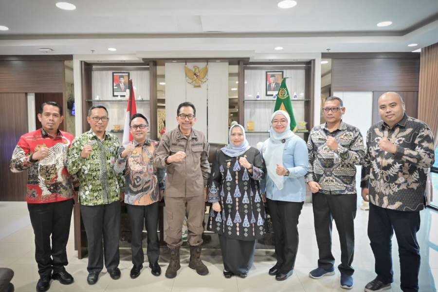 Kajati Riau Akmal Abbas Terima Kunjungan Silahturahmi Bupati Bengkalis Kasmarni