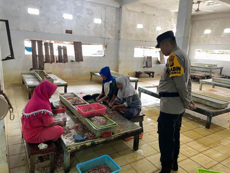 Sambangi Desa Sungai Berapit, Polsek Concong Ajak Masyarakat Sukseskan Pilkada 2024