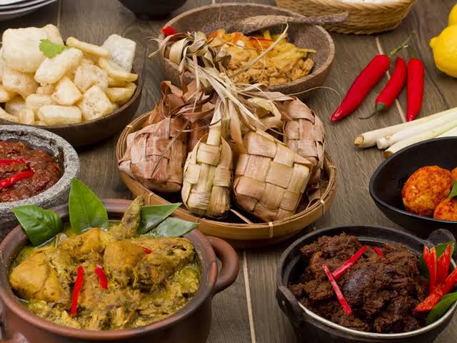 Mau Tahu Jumlah Kalori Makanan yang Biasa Disantap Saat Lebaran, Silahkan Cek Daftar 8 Makanan Berikut!