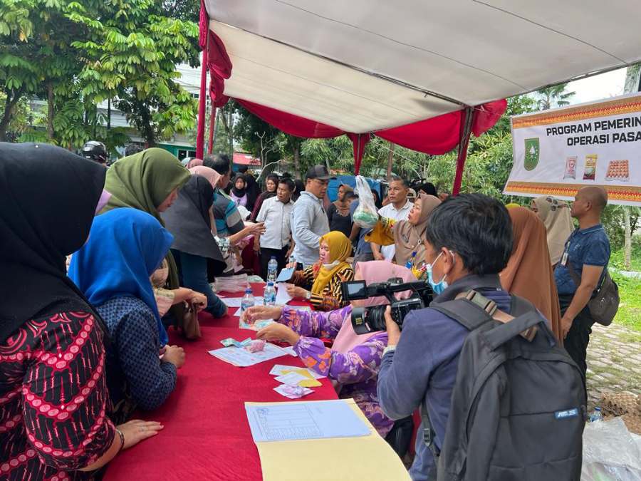 Cabai Merah Bukit Hanya Rp 35 Ribu, Pasar Murah Pemprov Riau Langsung Diserbu Warga