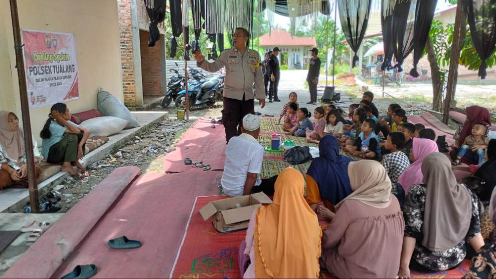 Melalui Program Door To Door System, Polres Siak Sampaikan Pesan Pilkada Damai