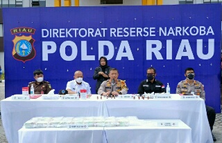 Kapolda Riau Kabarkan Penangkapan Narkoba Jenis Cair & Musnahkan 20 Kg Sabu