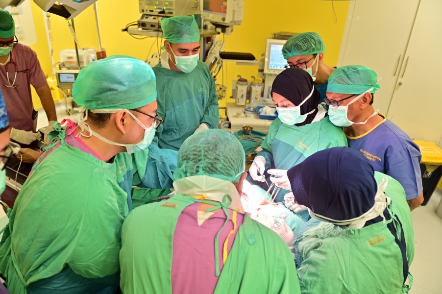 Dokter dari 6 Provinsi Turun ke Riau, 17 Pasien THT Jalani Operasi Gratis di RSUD Arifin Achmad