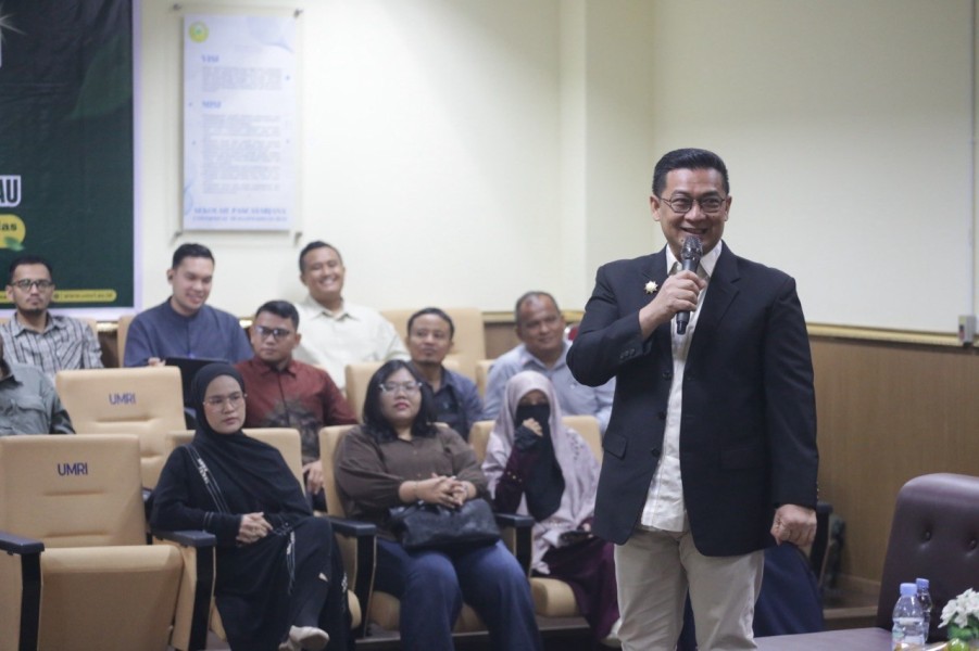 Kuliah Perdana Pascasarjana UMRI Beda, Sekda Riau Kupas Ilmu Manajemen dan Hukum di Birokrasi