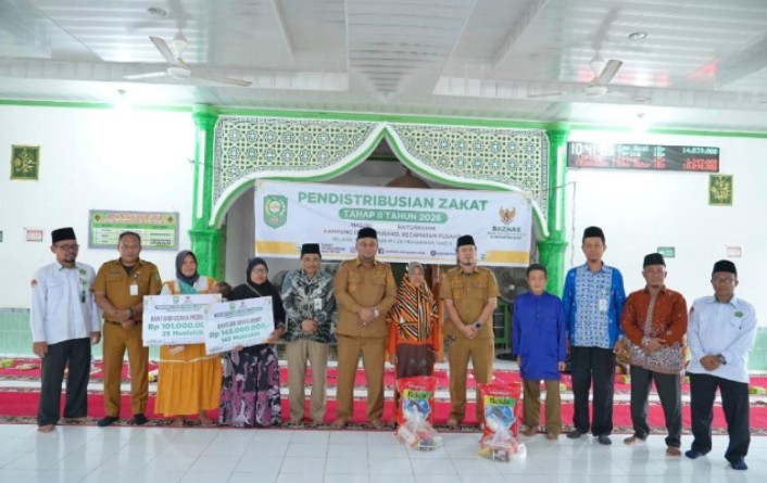 Wabup Syamsurizal Serahkan Zakat Konsumtif, Dorong Mustahik Menjadi Muzakki