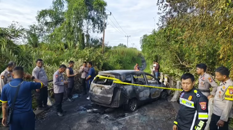 Mobil Terbakar, Dua Warga Inhil Alami Luka Bakar Serius