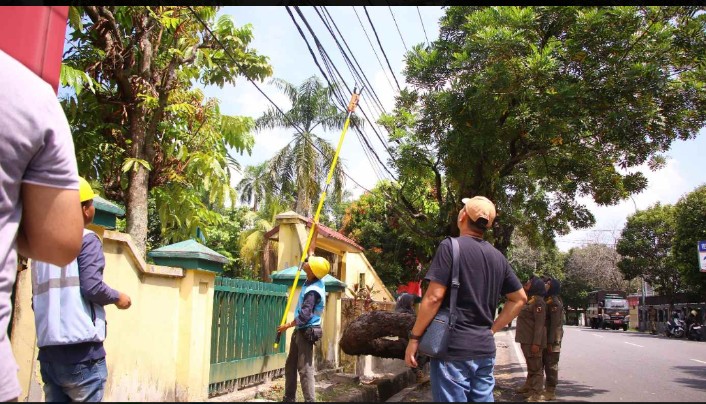 Pemko Pekanbaru Stop Sementara Izin Pemasangan Tiang Jaringan Baru, Ini Alasannya