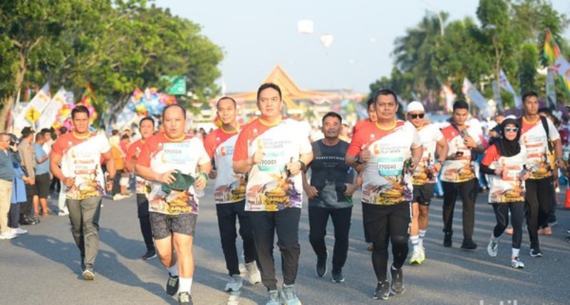Gubri Syamsuar dan Kapolda M Iqbal Lepas Ribuan Peserta Riau Bhayangkara Run