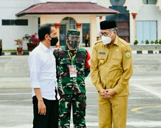 Dikunjungi Jokowi, Gubernur Nova Cuma Bisa 