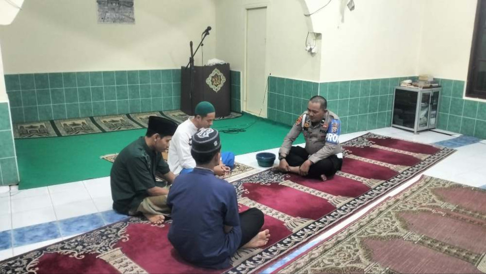 Polsek Tempuling Gelar Salat Subuh Bersama untuk Mempererat Persatuan dan Kesatuan Antar Agama