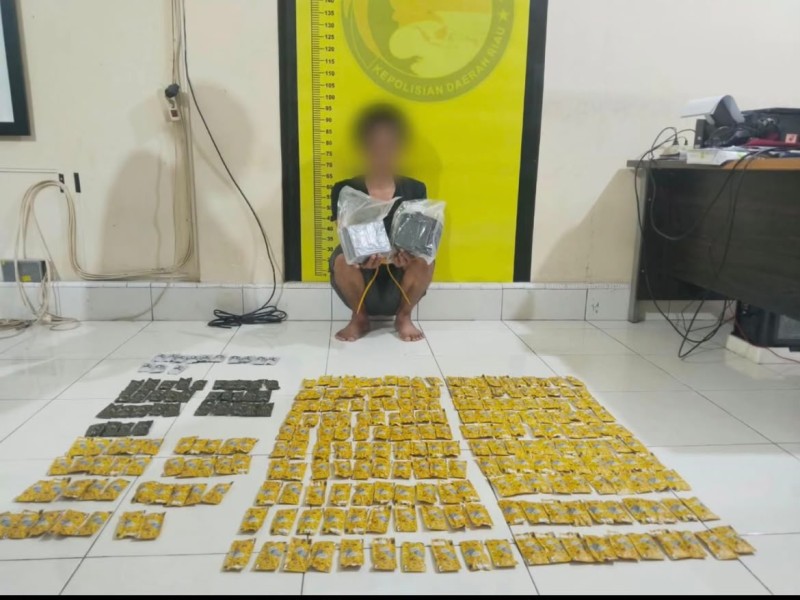 Pemasok Narkoba Diburu! Polda Riau Bongkar Peredaran 2,1 Kg Sabu di Pekanbaru