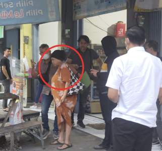 Ya Elah! Perempuan Berdaster Ditangkap Kejaksaan, Ternyata Mantan Dirut RSUD