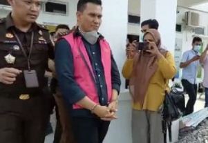 Bertepatan HUT Kuansing ke 22, Kadis ESDM Riau Ditahan Kejari Kuansing