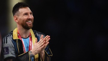 Pro Kontra Jubah Bisht yang Dipakaikan Emir Qatar ke Messi, Ternyata Segini Harganya