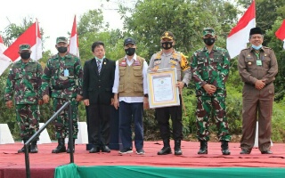 Raih Penghargaan dari LEMKAPI, Bupati Siak Ucapkan Tahniah kepada Kapolda Riau
