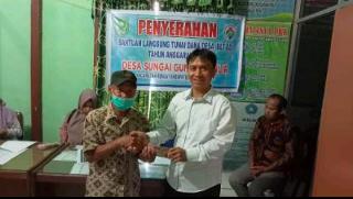 Pemerintah Desa Sungai Guntung Hilir Inhu Serahkan BLT Bagi Warga Kurang Mampu