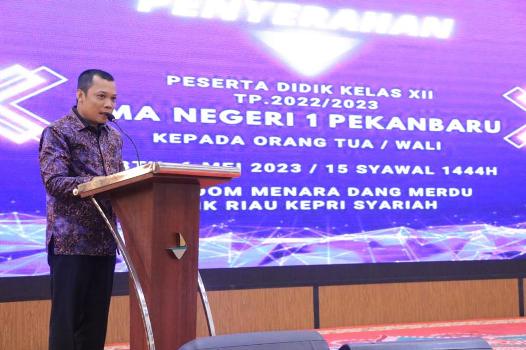 Berikan Motivasi, Ini Pesan Pj Wako Pekanbaru Muflihun Saat Hadiri Perpisahan Siswa SMAN 1   