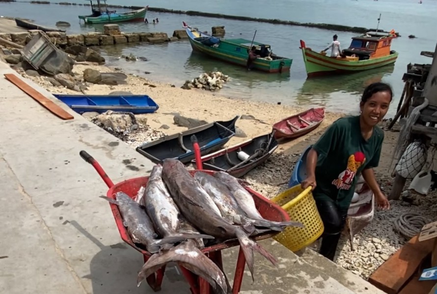 Dari Laut ke Produk Halal, BRK Syariah Didorong Perluas CSR dan Edukasi UMKM di Desa Mengkait