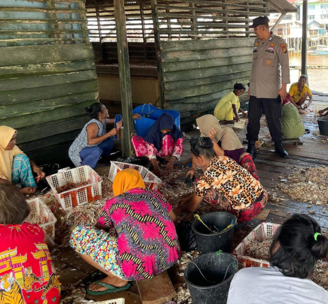 Polsek Concong Ajak Emak-emak Sukseskan Pilkada 2024