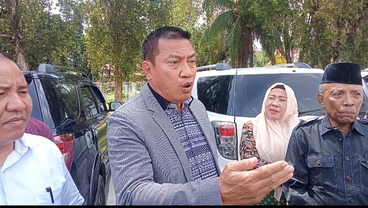 Kesal Merasa Tak Dihargai Dewan, Pengurus Koperasi KNES Walk Out Hearing DPRD Riau