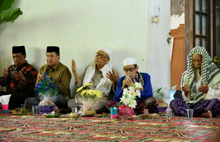 Wabup Inhil Hadiri Maulid Di Mushalla 