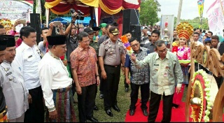 Bupati Kuantan Singingi H.Mursini Buka Pacu Jalur Rayon I Kecamatan Cerenti