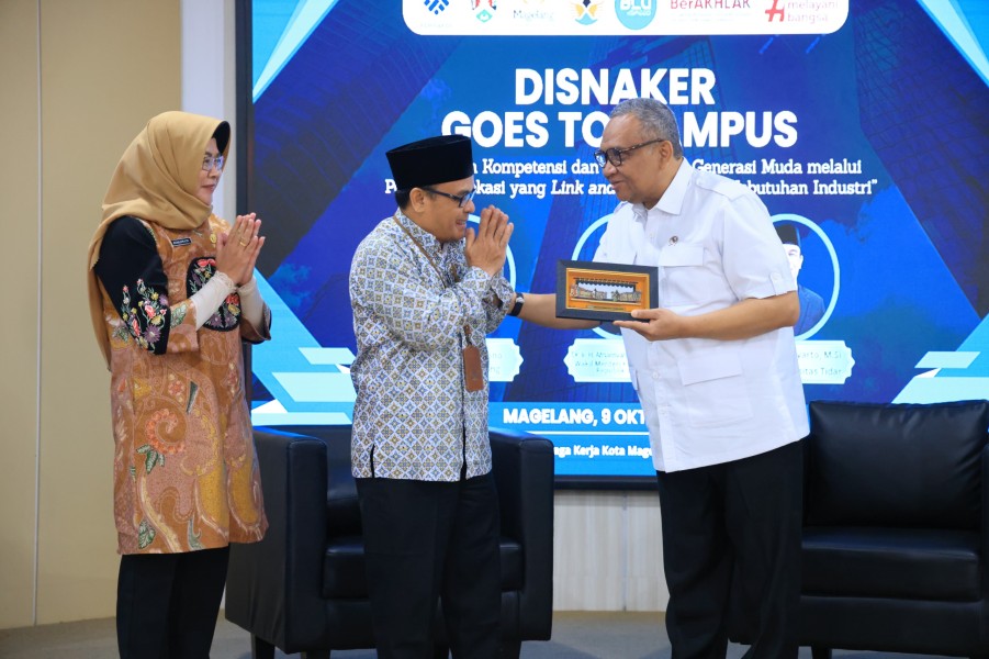 Wamenaker Minta Mahasiswa Bangun Kompetensi, Tak Sekadar Kejar IPK