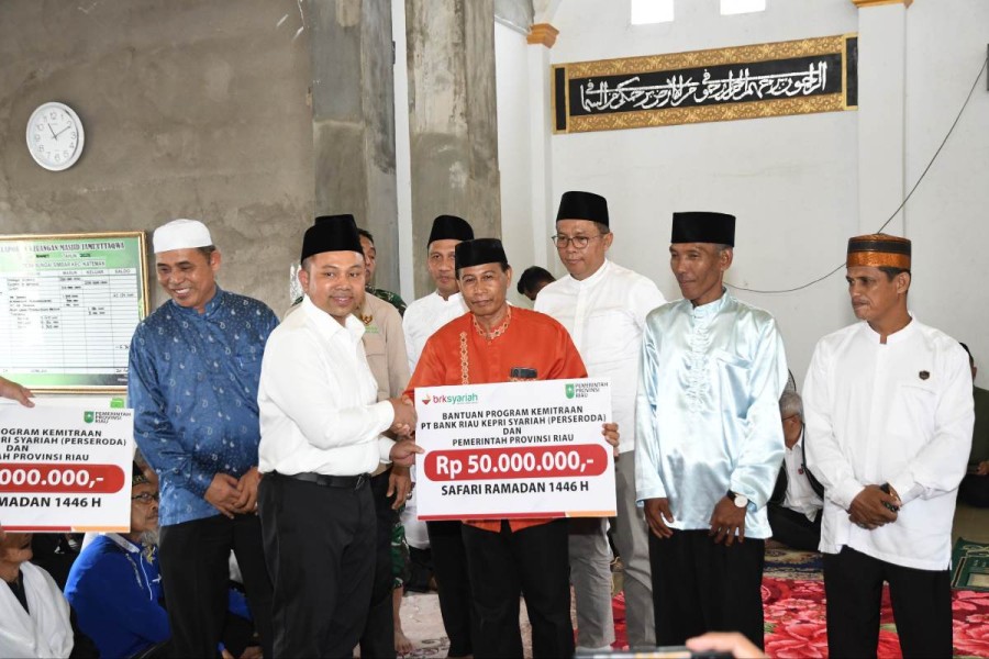 Diserahkan Langsung Gubri Wahid, 2 Masjid di Inhil Terima CSR BRK Syariah