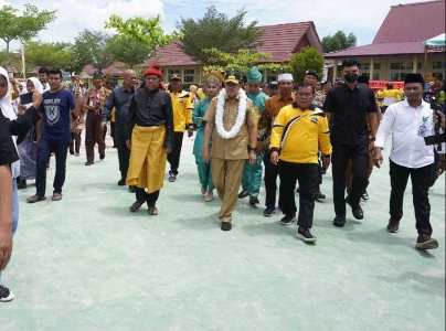 Guru dan Siswa SMA 6 Mandau Sambut Antusias Gubernur Syamsuar
