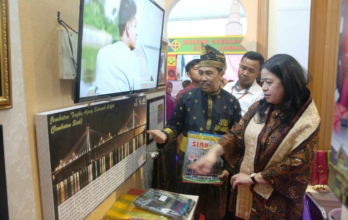 Ada Lukah Gilo, Gasing dan Tarian Olang-olang Suku Sakai Di TMII Jakarta