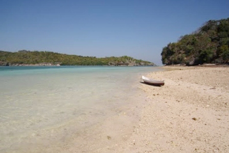 Eksotisme Pantai Oeseli 