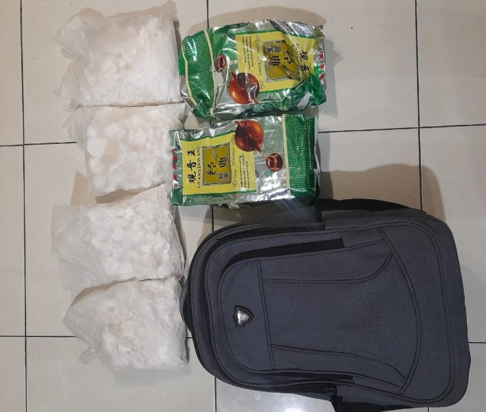 Polda Riau Gagalkan Transaksi 2 Kg Sabu dan 1,8 Kg Heroin