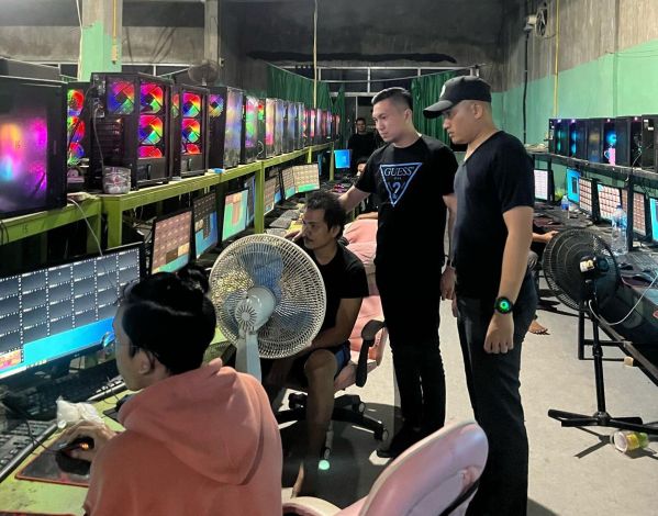 Mampu Raup Omzet Rp 18 Miliar, Polda Riau Grebek Bisnis Pembuatan Akun Judi Online di Dumai Riau