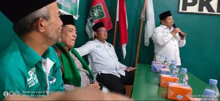 Abdul Wahid Pasang Foto Asri Auzar Berlogo PKB, Bakal Nyaleg di Dapil Riau 1? 