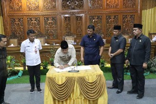 Plt. Bupati Apresiasi Dewan, Ingatkan Eksekutif Bekerja Profesional