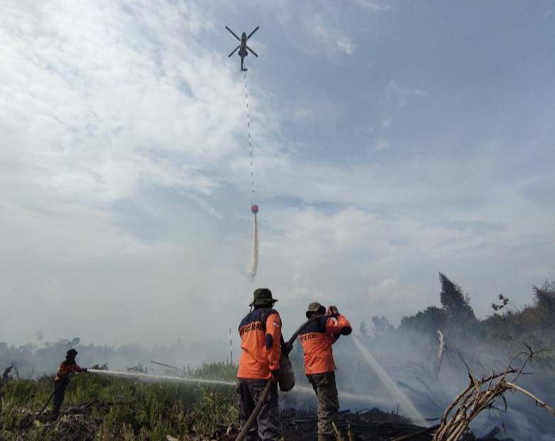 Karhutla di Kuala Cenaku Inhu Tak Kunjung Padam, Satgas Udara Kembali Lakukan Water Bombing