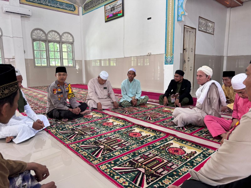 Polsek Bonai Darussalam Ajak Jamaah Masjid Fastabiqul Khoirot Sukseskan Pilkada 2024