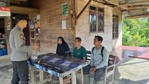 Wujudkan Program Asta Cita, Bhabinkamtibmas Polsek Rokan Sosialiasi Pilkada Damai 2024