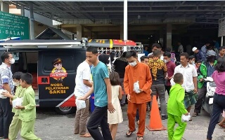 Reskrimum Polda Riau Bagikan 500 Nasi Bungkus, Sampaikan Pesan Kamtibmas