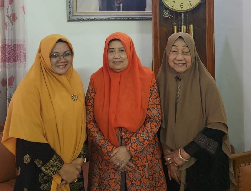 Silaturahmi ke Ponpes Al Hikam Jatim, Dr.Afni Temui Nyai Hj.Mutammimah Hasyim Muzadi