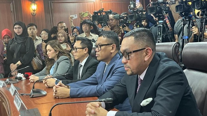 MKD Hanya Berikan Sanksi 3 dan 6 Bulan Nonaktif 5 Anggota DPR, Ini Tanggapan Sahroni dan Uya Kuya