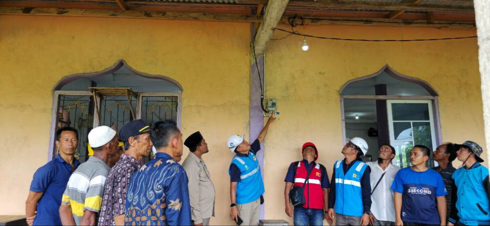 PLN Hadirkan Terang, 230 Keluarga Dusun Terpencil di Pelangiran Indragiri Hilir Kini Nikmati Listrik 24 Jam