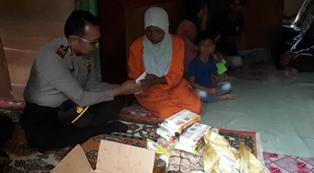 Kapolsek Payung Sekaki Peduli Warga Kurang Mampu